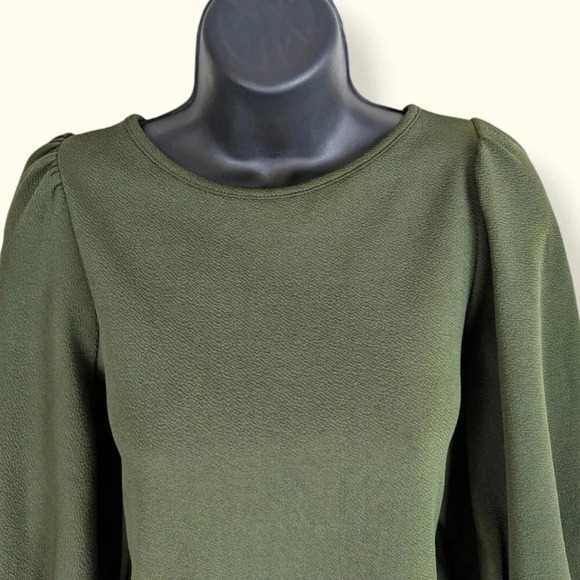 Green Envelope Puffy Sleeve Blouse - Picture 2 of 6